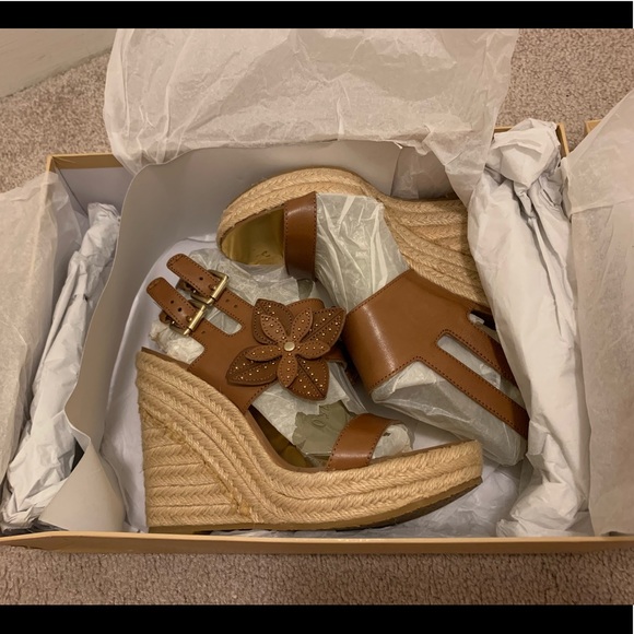 Michael Kors wedge sandal - Picture 7 of 7